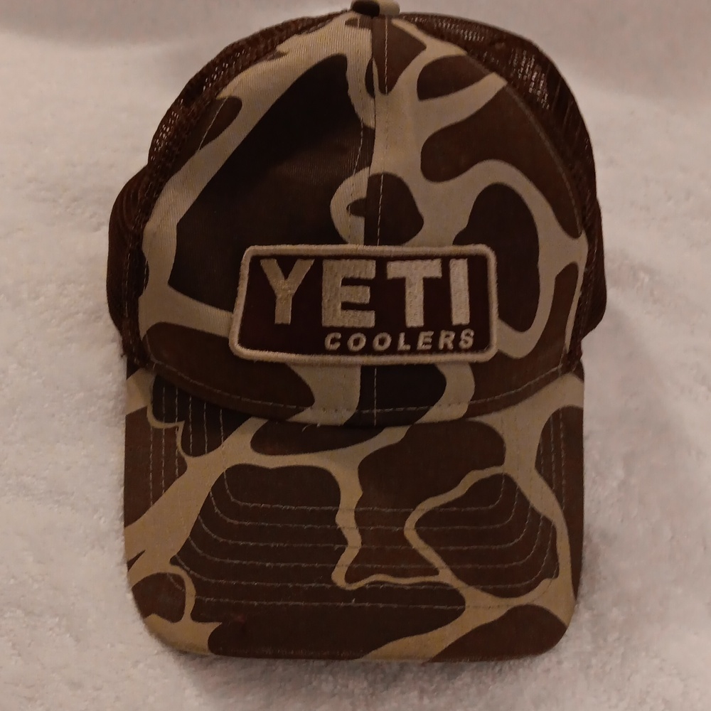 Yeti Coolers Trucker adjustable Mesh Snapback Camouflage Patch cap.  (NWOT)